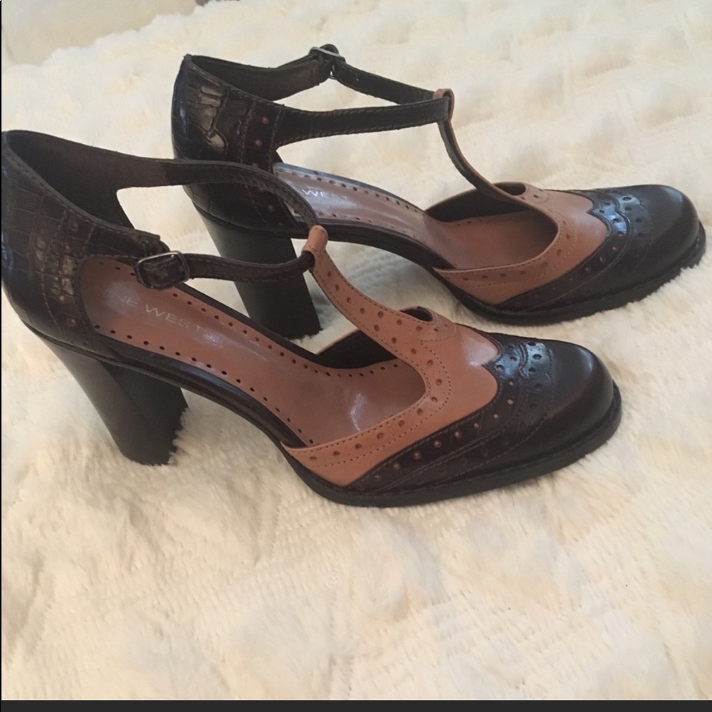 ⭐️⭐️SALE⭐️⭐️Wing Tip Heels 👠